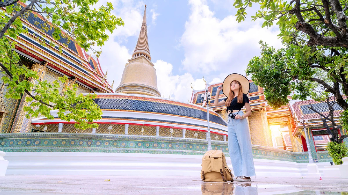 ทัวร์เดินเที่ยวชมวัดโพธิ์ วัดพระแก้ว วัดอรุณฯ