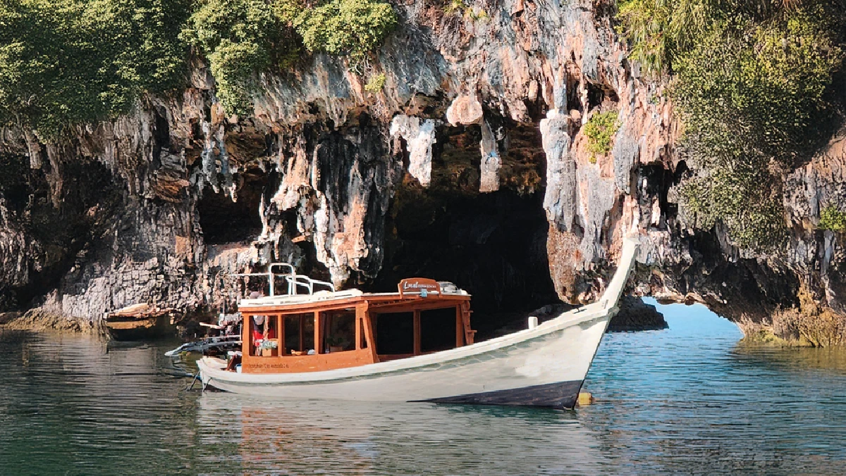 Private Local experience long tail boat by Wow Andaman