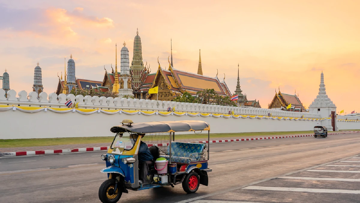 รถรับส่งระหว่างสนามบินสุวรรณภูมิ หรือดอนเมือง และกรุงเทพ แบบส่วนตัว