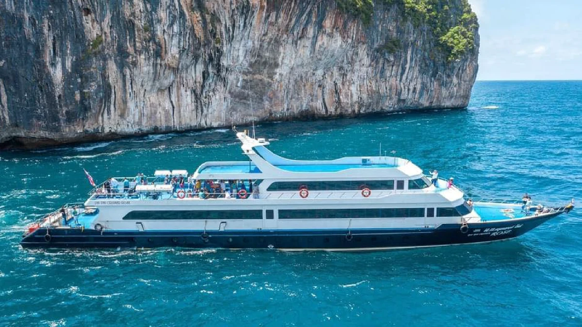 Phi Phi island day tour by big boat from Phuket