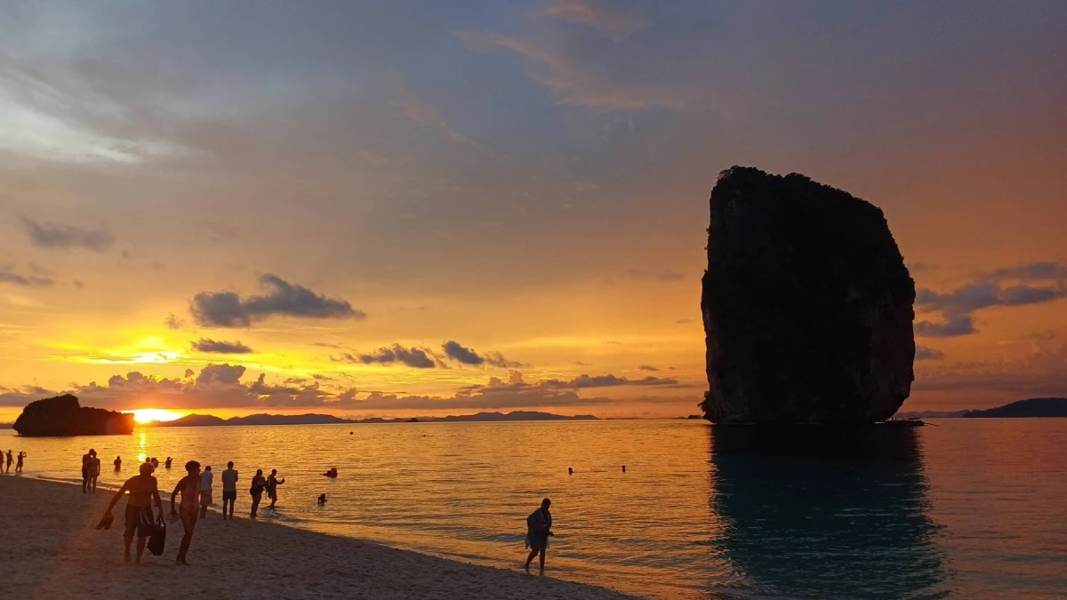 Longtail Boat Tour to 7 Islands in Krabi and BBQ Dinner