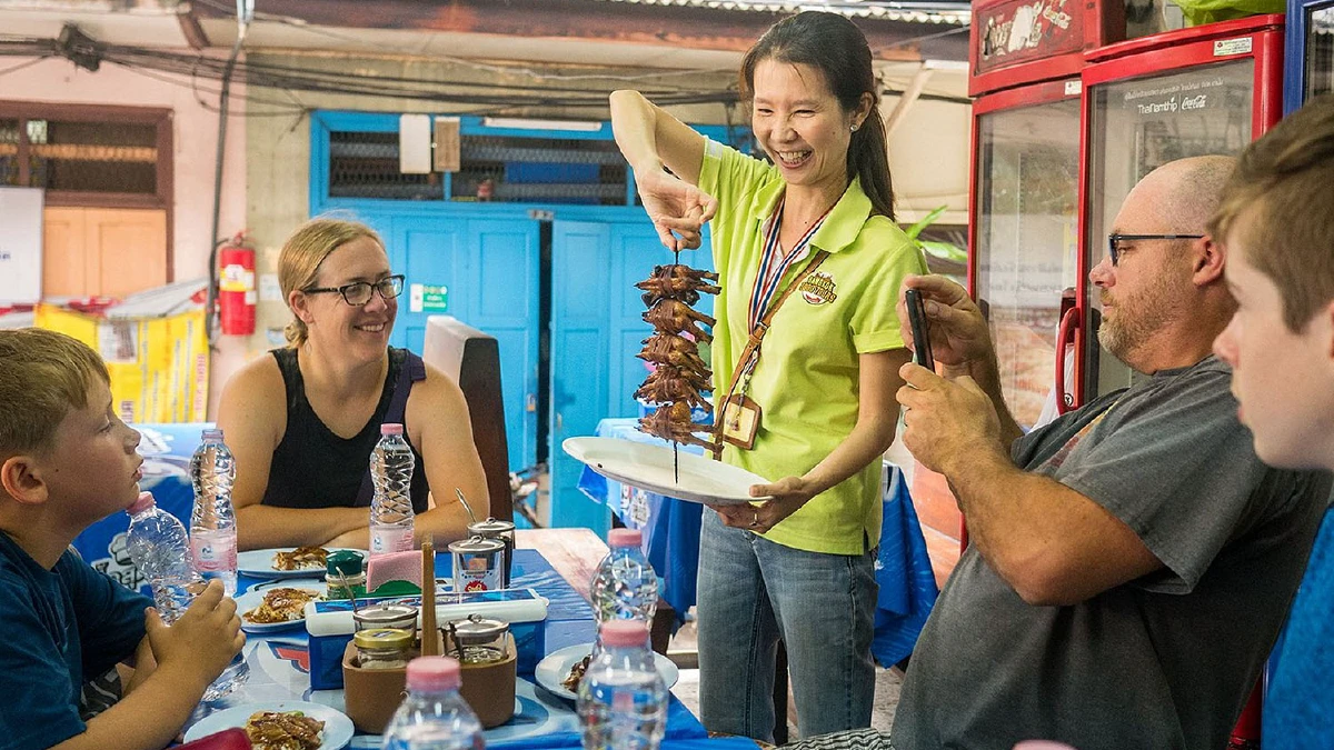 ทัวร์ทานอาหารสตรีทฟู้ด ย่านบางรัก กรุงเทพ